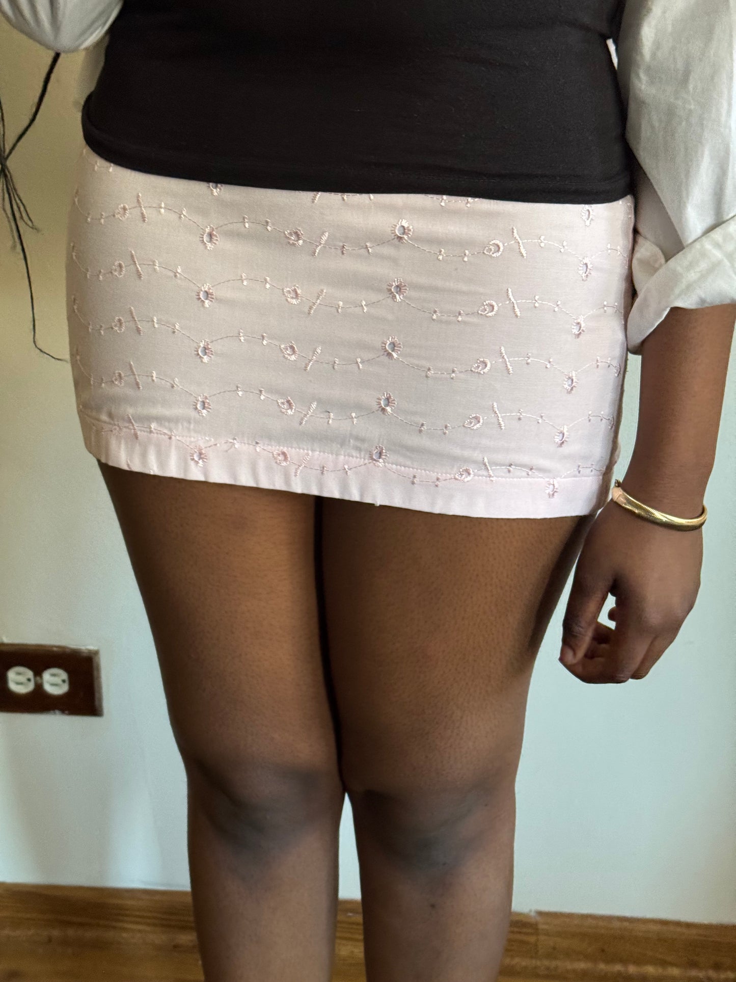 Lightweight pink mini skirt with vintage charm, ideal for candlelit dinners and garden parties.